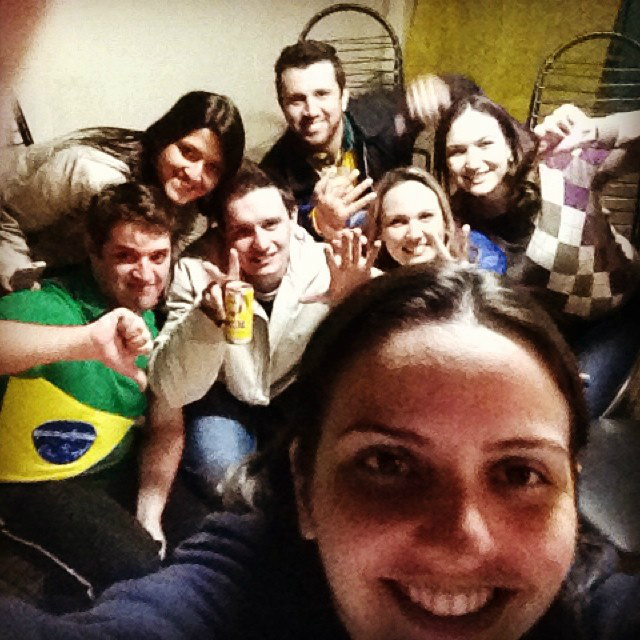 O jogo não foi o esperado e a torcida amambaiense opina Camila Aguiar e sua torcida durante o jogo.