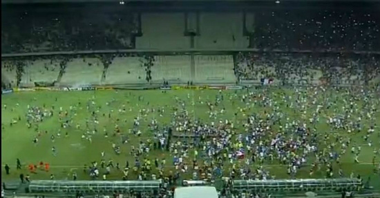 Campeonato cearense acaba em pancadaria e vandalismo Campeonato cearense acaba em pancadaria e vandalismo