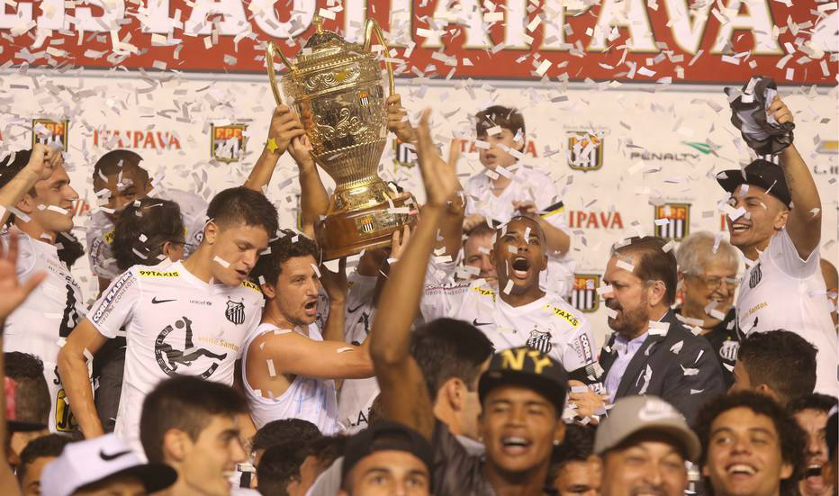 Nos pênaltis, Santos derrota o Palmeiras e conquista o Paulista Com vitória de 4 a 2 nos pênaltis (após triunfo por 2 a 1 no tempo normal), o Santos conquistou o 21º Campeonato Paulista da sua história após desbancar o Palmeiras na final