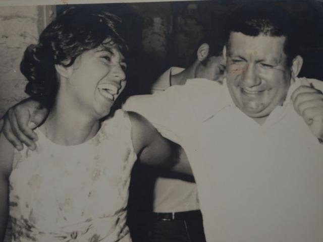 Último nome que Alzheimer levou foi o de Davi, que há 10 anos vive pela esposa Uma das fotografias que Davi mais ama ao lado de Geracina, antes do declínio por conta da doença. (Foto:Acervo Pessoal)