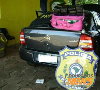 Coordenadora seguia em um veículo Astra, onde foram encontrados 12 tabletes de pasta base de cocaína. Foto: Divulgação