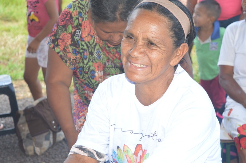 Kuña Mbaerete promove geração de renda para mulheres da aldeia Limão Verde Damiana tem 53 anos e participa desde o seu início, há 5 anos / Foto: Moreira Produções