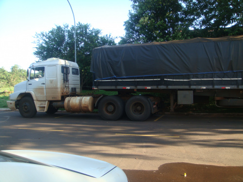 PMA autua empresa e motorista em R$ 21 mil por transporte ilegal de aroeira