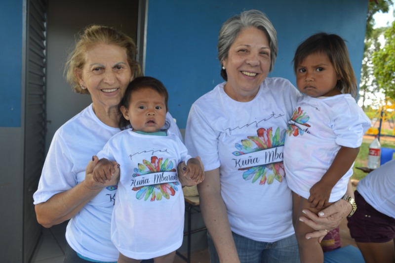 Kuña Mbaerete promove geração de renda para mulheres da aldeia Limão Verde Lourdes Klein e Vilma Selhorst, duas idealizadoras do projeto / Foto: Moreira Produções