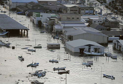 Devastado por terremoto e tsunamis, Japão já conta mais de 500 mortos