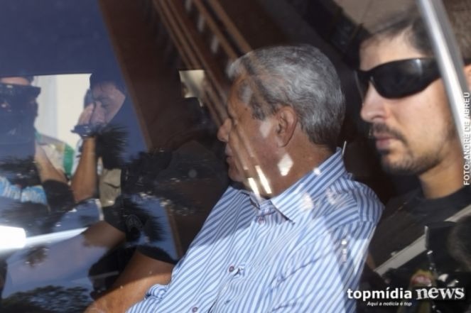 André foi levado na viatura da PF para prestar depoimento (Foto: Topmídia)