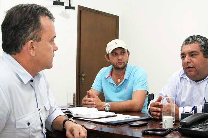 Vander vai a Amambai assinar ordem de serviço para pavimentação e drenagem O ato de assinatura da ordem de serviço está marcado para as 16 horas