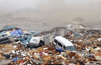 Autoridades japonesas mantém alerta de tsunami, dois dias após terremoto devastador Autoridades japonesas mantém alerta de tsunami, dois dias após terremoto devastador
