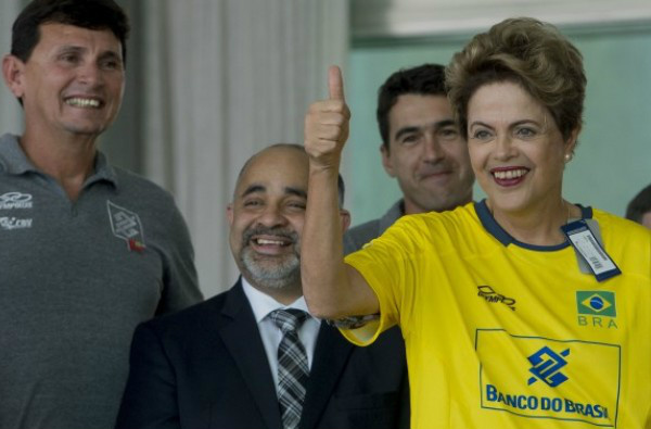 Intelectuais lançam manifesto contra impeachment de Dilma em São Paulo Intelectuais lançam manifesto contra impeachment de Dilma em São Paulo