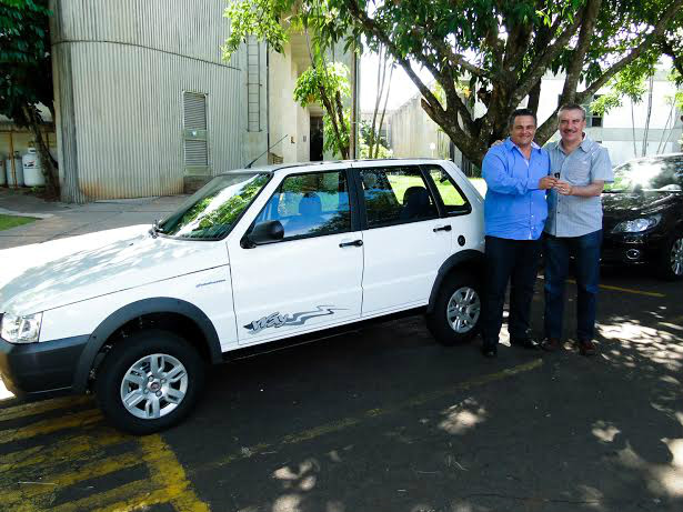 Com ajuda de Paulo Corrêa Iguatemi compra veículo para transportar pacientes O Carro será utilizado pela Secretária Municipal de Saúde