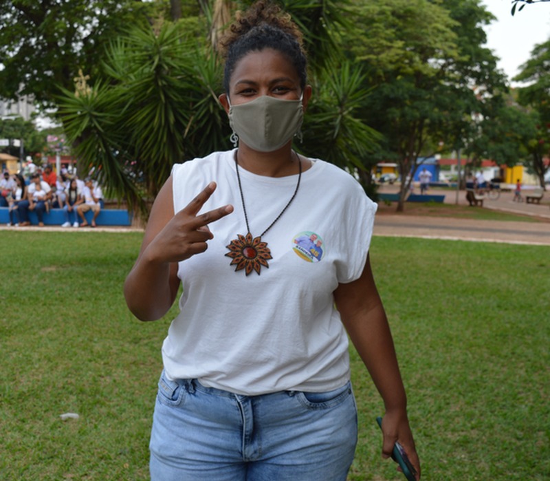 Dr. Bandeira, Rodrigo e apoiadores promoveram "Abraço em Amambai" nesse domingo Martinha é candidata pelo PT / Foto: Moreira Produções
