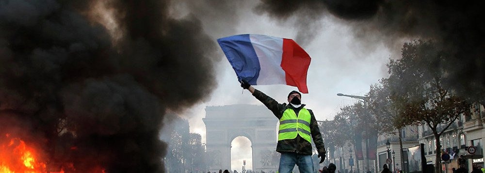 Policia prende 130 após protestos contra Macron Policia prende 130 após protestos contra Macron