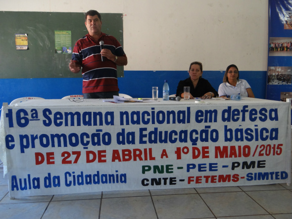 Jaime Teixeira debate conjuntura e PNE, durante assembleia em Amambai - Foto: Assessoria
