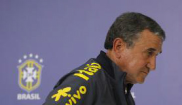 Parreira compara derrota a m tsunami e diz que não tem  explicação Leo Correa/AP/Direitos Reservados