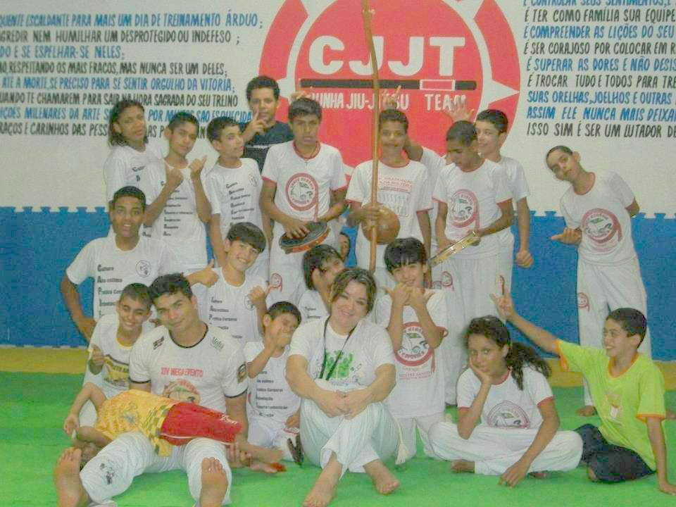 Escola Dragões de Fogo está com inscrições abertas para aulas de Capoeira Grupo de Caarapó.