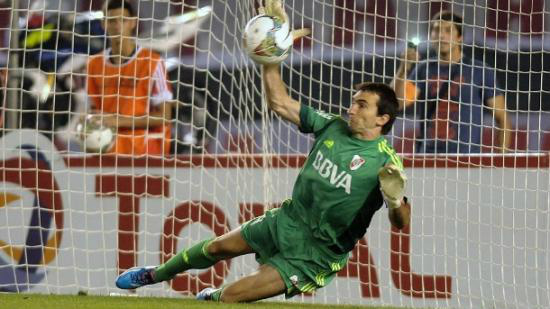 Goleiro do River, Barovero foi o herói da noite ao defender um pênalti no início da partida