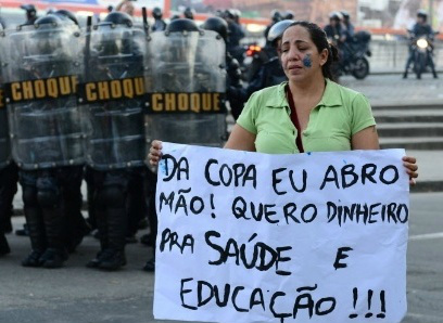 Planalto quer mais transparência em gastos da Copa para frear protestos Preocupado com as manifestações contra a Copa do Mundo no Brasil, o Planalto estuda um plano para deixar os gastos com o mundial mais transparentes