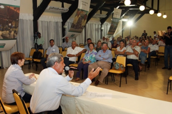André apresenta projetos do Estado no encontro de pecuaristas em Bonito