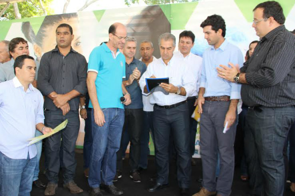 Governador garantiu que durante o seu mandato o trecho da rodovia MS 289 será pavimentado / Foto: Assessoria