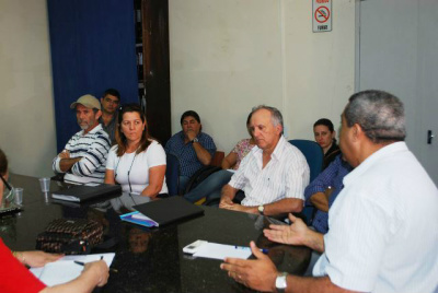 Membros da diretora do Simted de Amambai, durante reunião com os vereadores / Foto: Assessoria 