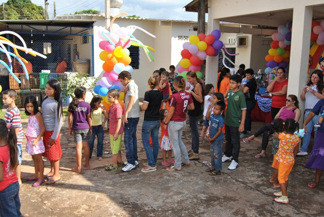 Filhos de detentos do EPAm ganham festa do Dia das Crianças Cerca de 200 crianças participaram da festa hoje, no EPAm. Foto: Moreira Produções.