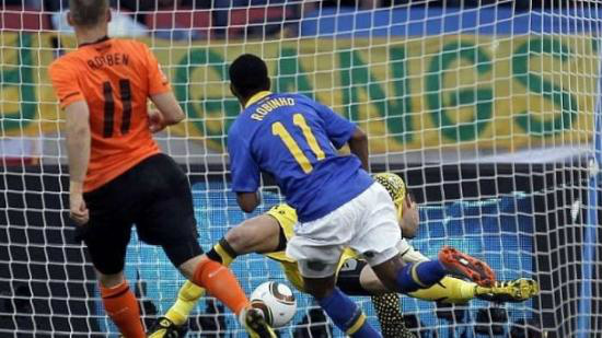 Brasil e Holanda se enfrentam pela quinta vez em Copas do Mundo Em 2010, seleção brasileira saiu na frente da Holanda, mas acabou eliminada