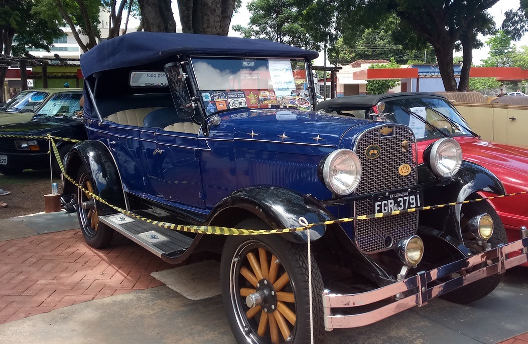 Encontro do Carro Antigo reuniu relíquias em Amambai Moreira Produções.