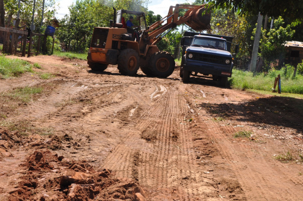 Prefeitura realiza manutenção de ruas após chuvas Prefeitura realiza manutenção de ruas após chuvas