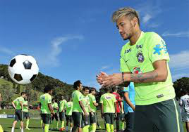 Neymar vai se encontrar com a seleção brasileira na Granja Comary