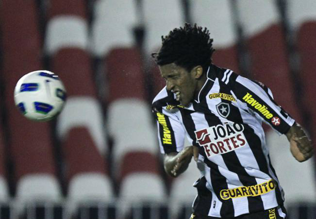 Com um jogador a mais, Botafogo só empata com Bahia Com um jogador a mais, Botafogo só empata com Bahia