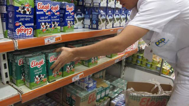 Estiagem leva estoques de Leite Longa Vida ao menor nível em 12 meses