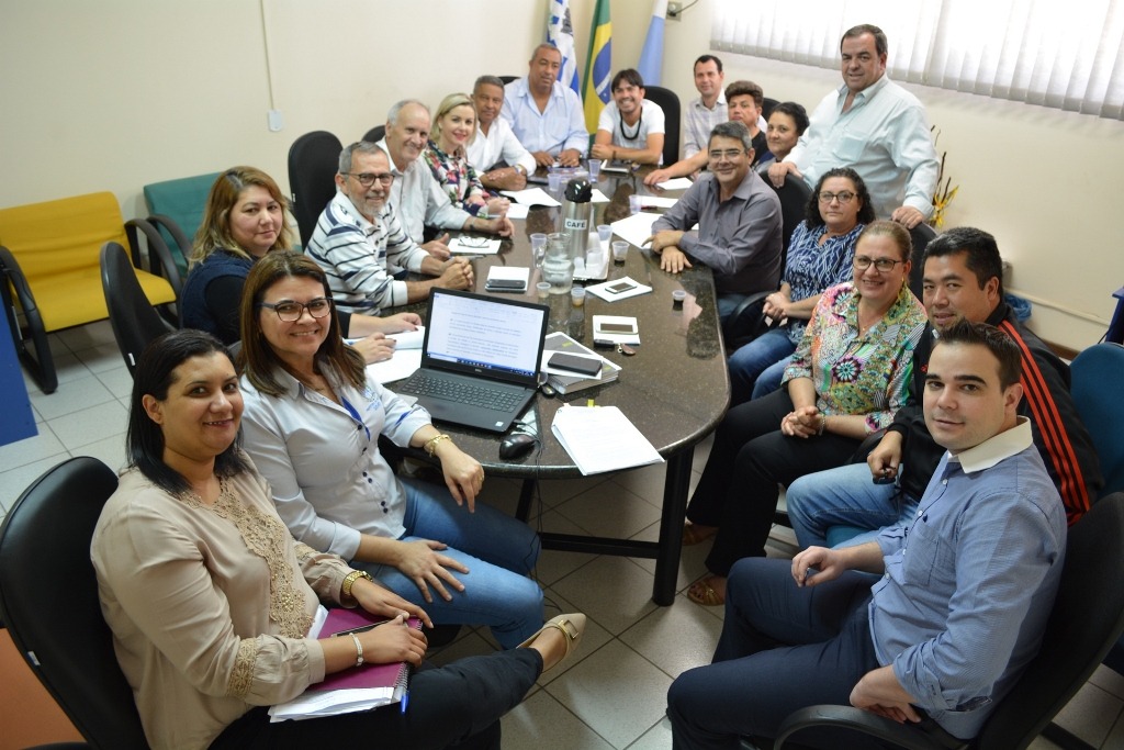 Diretoria do Simted mantendo reunião com membros dos poderes executivo e legislativo / Foto: Decom