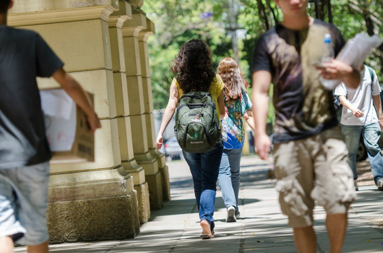 Curso online de francês do Idioma sem Fronteiras está com inscrições abertas