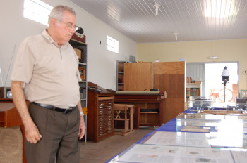 Museu de Amambai promove concurso de redação O diretor do Museu de Amambai, Almiro Sobrinho.