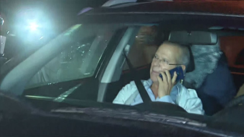 José Dirceu no dia em que chegou à PF, em Curitiba, para cumprir pena pela segunda condenação na Lava Jato — Foto: Ramon Pereira/RPC