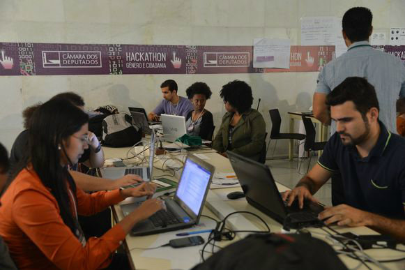 Maratona de computação desenvolve aplicativo contra a violência de gênero