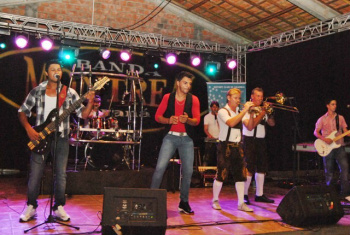 Parcerias do Ferechopp do Rotary foram garantia para sucesso do evento Banda Montreal agradou o público presente.