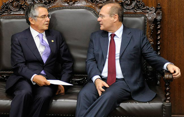 Ministro do STF afasta Renan Calheiros do cargo de presidente do Senado Ministro do Supremo Marco Aurélio e o presidente do senado, senador Renan Calheiros (PMDB/AL) / Foto: Divulgação