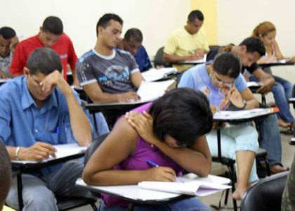 Estudantes que realizaram o Encceja 2010 já podem retirar seus certificados Estudantes que realizaram o Encceja 2010 já podem retirar seus certificados