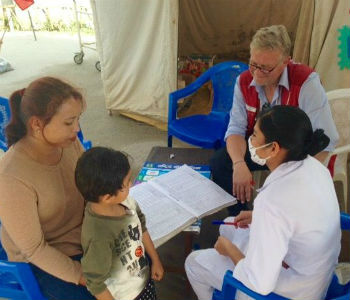 ONU apoia campanha para vacinar mais de 500 mil crianças no Nepal Aproximadamente 10% das crianças nepalesas não foram vacinadas contra o sarampo. Foto: OMS/P. Garwood