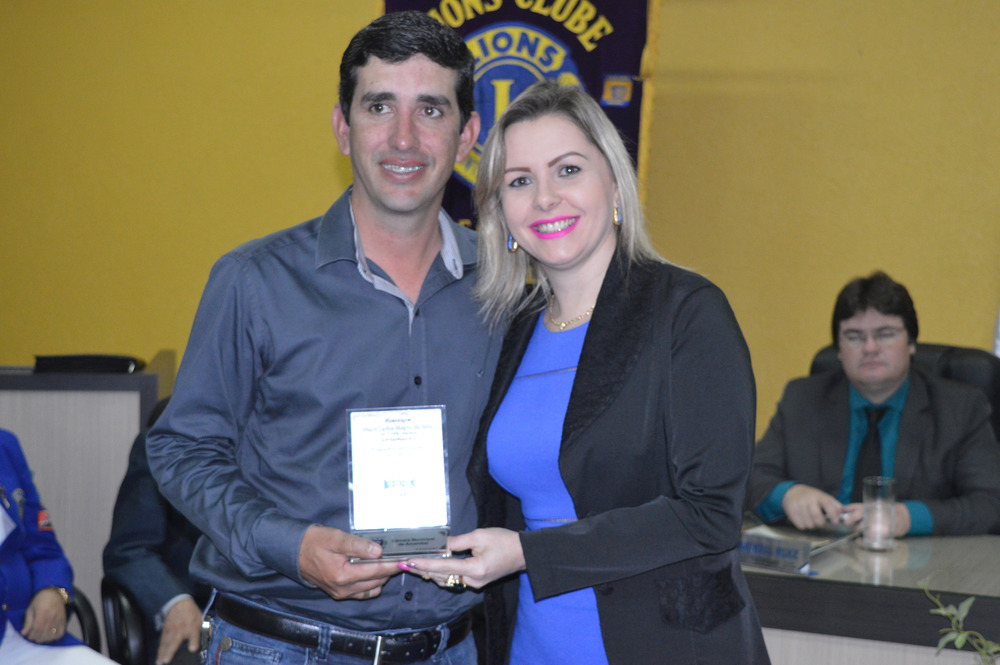 Câmara de Amambai realiza sessão solene pelos 100 anos do Lions Clube Ronan Nunes Silva foi um dos dos colaboradores homenageados / Foto: Moreira Produções