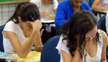 Professores avisam que o ideal é refazer algumas questões nesta última semana antes do Enem e revisar os conteúdos que já se domina - Imagem de Arquivo/Agência Brasil