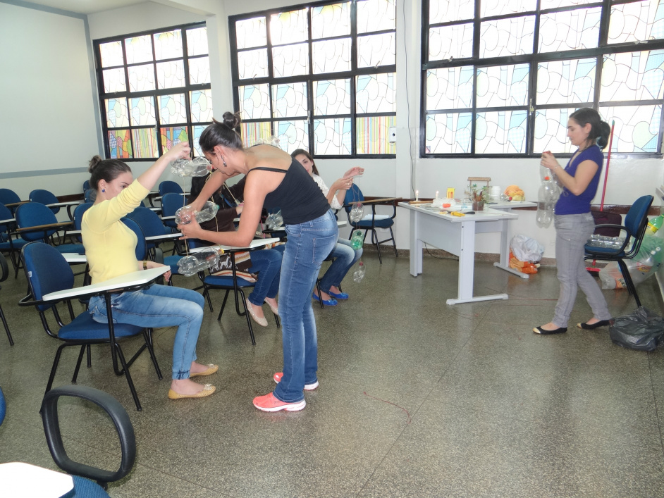 Jardim vertical foi exercício prático do minicurso sobre Meio Ambiente e Sustentabilidade / Foto: Moreira Produções
