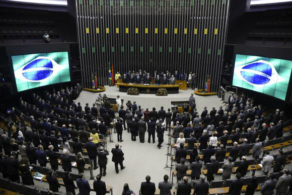 Câmara terá 198 deputados que tomam posse pela primeira vez Os futuros deputados foram eleitos por 28 partidos políticos e representam a população dos 26 estados e do Distrito Federal no Congresso Nacional Arquivo Agência Brasil
