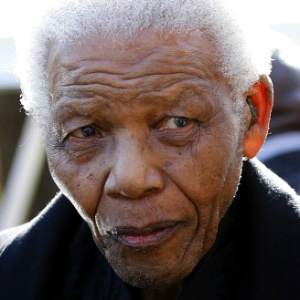 Mandela é hospitalizado devido a uma infecção pulmonar