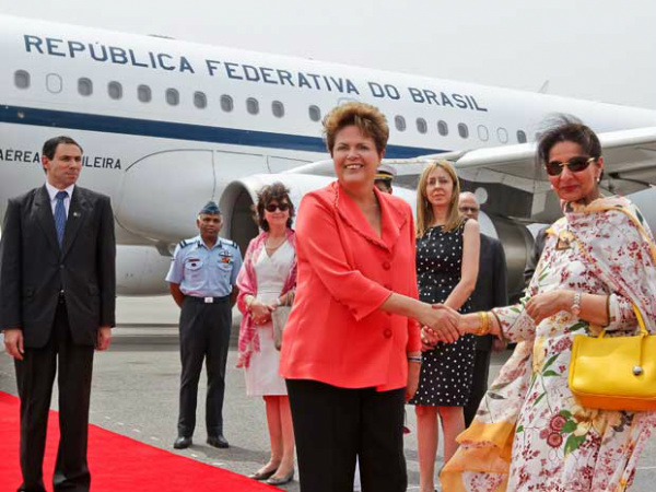 Dilma chega à Índia para uma semana de atividades intensas