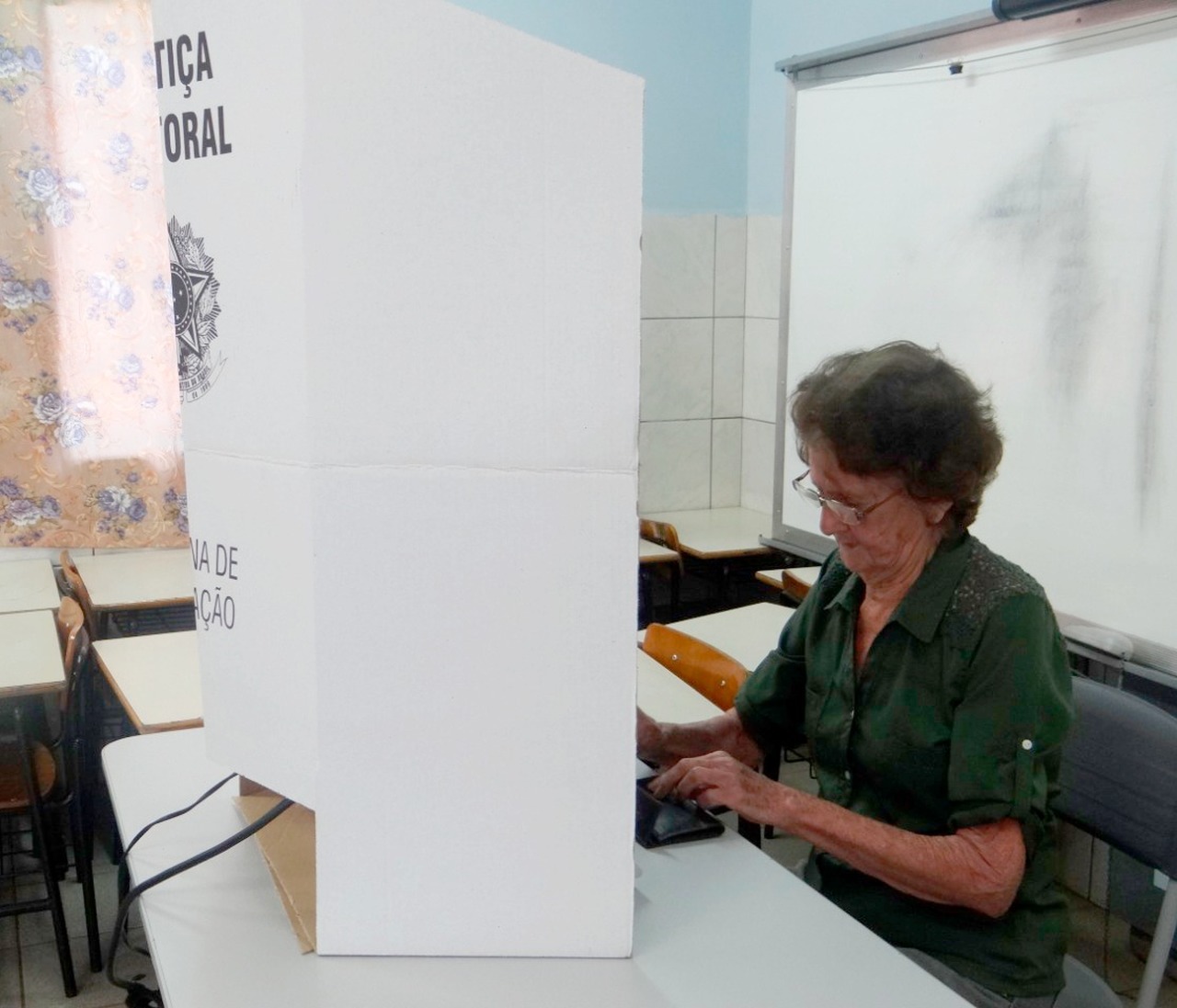 25.895 amambaienses terão a oportunidade de escolherem prefeito e vereadores Das 7h às 10h será mantido um horário preferencial para que pessoas com mais de 60 anos possam votar / Foto: Moreira Produções