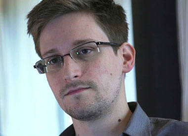 Um milhão assinam petição para asilo de Snowden no Brasil Em dezembro, o ex-técnico da CIA afirmou que aceitaria refúgio político no país