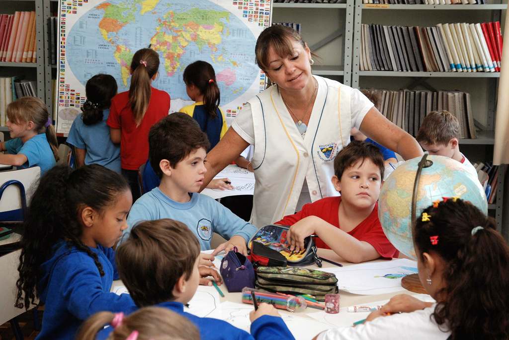 Alunos podem ter ensino de língua estrangeira antecipado nas escolas Atualmente, o ensino de língua estrangeira é obrigatório nas escolas a partir do quinto ano do ensino fundamental
