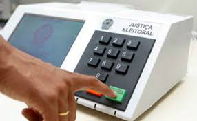 Posição social e renda já foram critérios para que brasileiro pudesse votar Posição social e renda já foram critérios para que brasileiro pudesse votar